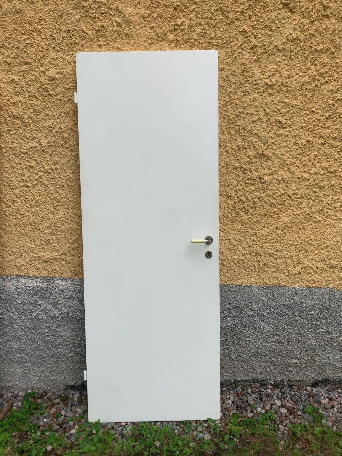 Dörr funkis med falsad kant