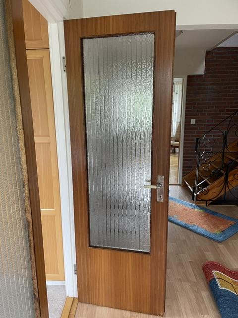 8001. Glasdörrar i teak med karm